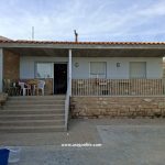 Chalet construido en propiedad de 350m2 + 1Ha terreno. Chiprana (Aragón). 130.000€