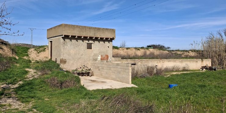 Finca de regadío + casita de 22m2 con terraza. 4.405m2. Fabara. 12.000€. Al lado del pueblo