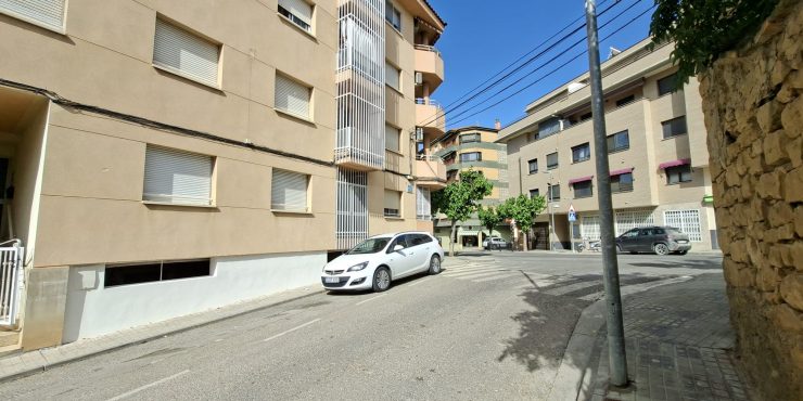 Piso de 100m2 + párking de 25m2 + trastero de 13m2. Ascensor. Caspe. 98.000€