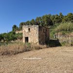 Finca con agua de 4.479m2 +casita de 40m2. Mazaleón. Al lado del río. 18.000€